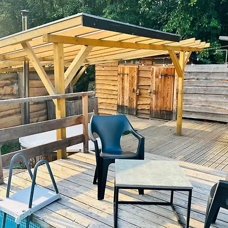 Osada Pod Lasem アパートホテル 3*